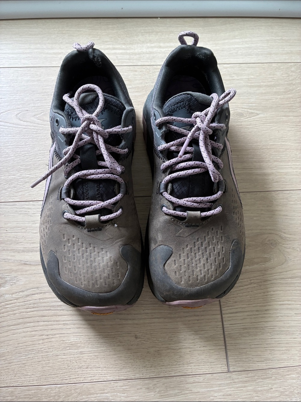 Altra Gore-Tex Olympus 5 Women's Trail Shoes in Taupe with Light Pink Laces